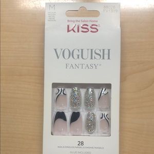 KISS Glitter and Black Press-On Nails